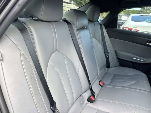 Used 2020 Toyota Avalon XLE FWD image 9