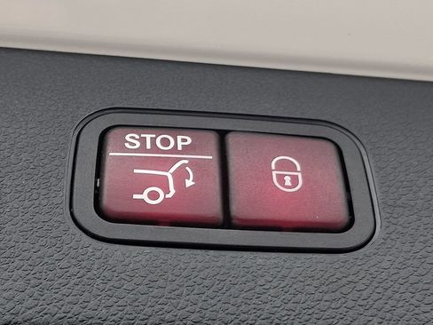 Certified 2019 Mercedes-Benz GLC 300 4MATIC image 31