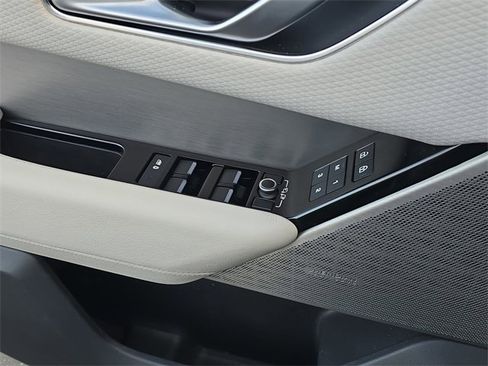 Used 2021 Land Rover Range Rover Velar R-Dynamic S image 30