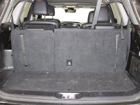 Used 2017 Toyota Highlander XLE image 13