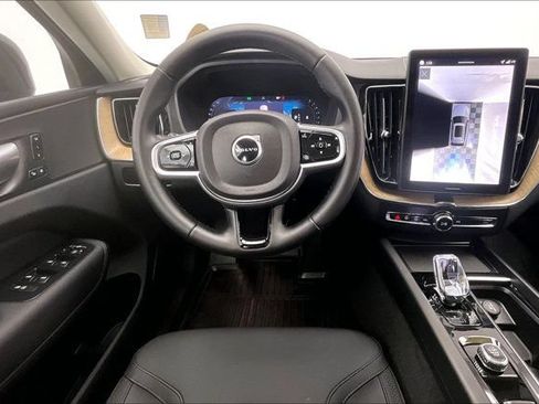 Used 2026 Volvo XC60 B5 Plus w/ Climate Package PRO AWD/4WD image 4