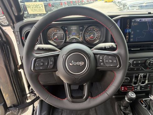 Used 2024 Jeep Gladiator Rubicon w/ Technology Group AWD/4WD image 23