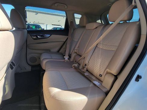 Used 2017 Nissan Rogue SV w/ SV Premium Package AWD/4WD image 25