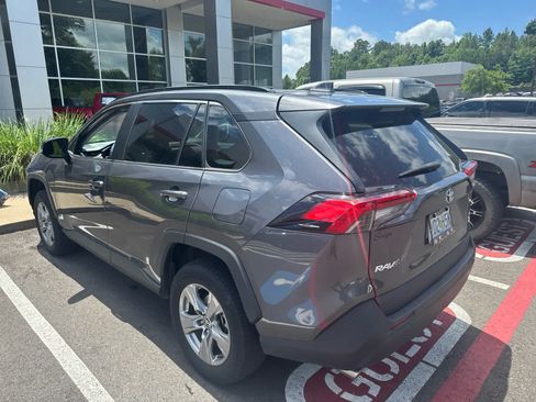 Used 2022 Toyota RAV4 XLE w/ Convenience Package AWD/4WD image 3
