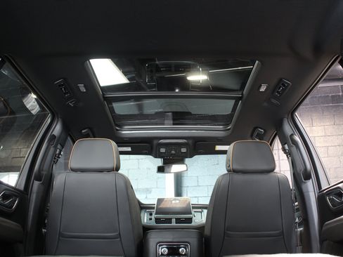 Used 2023 GMC Yukon XL AT4 w/ Technology Package AWD/4WD image 23