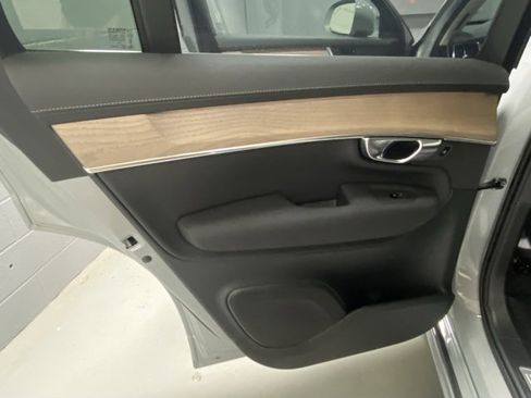 Certified 2025 Volvo XC90 B6 Plus image 8
