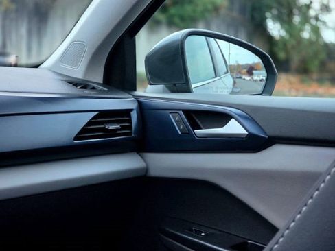 Used 2023 Volkswagen Taos SE w/ Panoramic Sunroof Package image 21