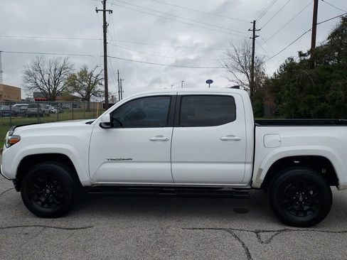 Used 2017 Toyota Tacoma SR5 w/ Tow Package image 6