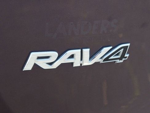 Used 2017 Toyota RAV4 XLE FWD image 19