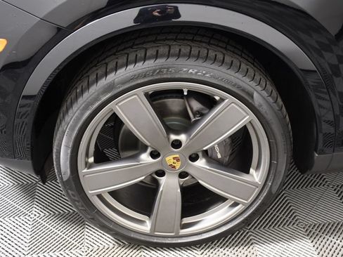 Used 2022 Porsche Cayenne Platinum Edition AWD/4WD image 11