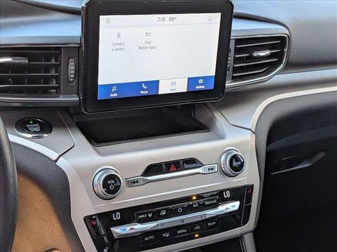 Used 2021 Ford Explorer XLT w/ Equipment Group 202A image 4