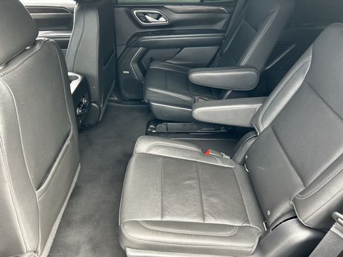 Used 2022 Chevrolet Tahoe Z71 w/ Luxury Package AWD/4WD image 16