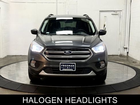 Used 2017 Ford Escape SE w/ Equipment Group 201A FWD image 3