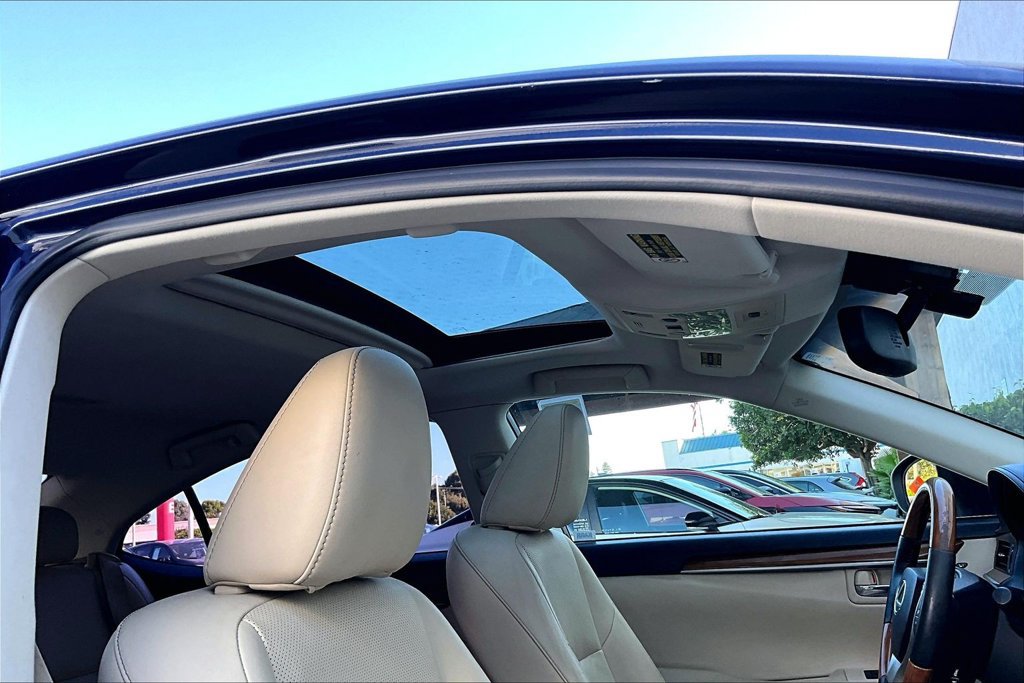 Used 2015 Lexus ES 300h w/ Navigation System Package FWD image 27
