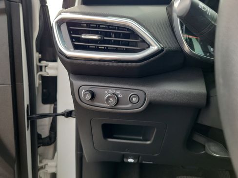 Used 2023 Chevrolet TrailBlazer LT FWD image 34