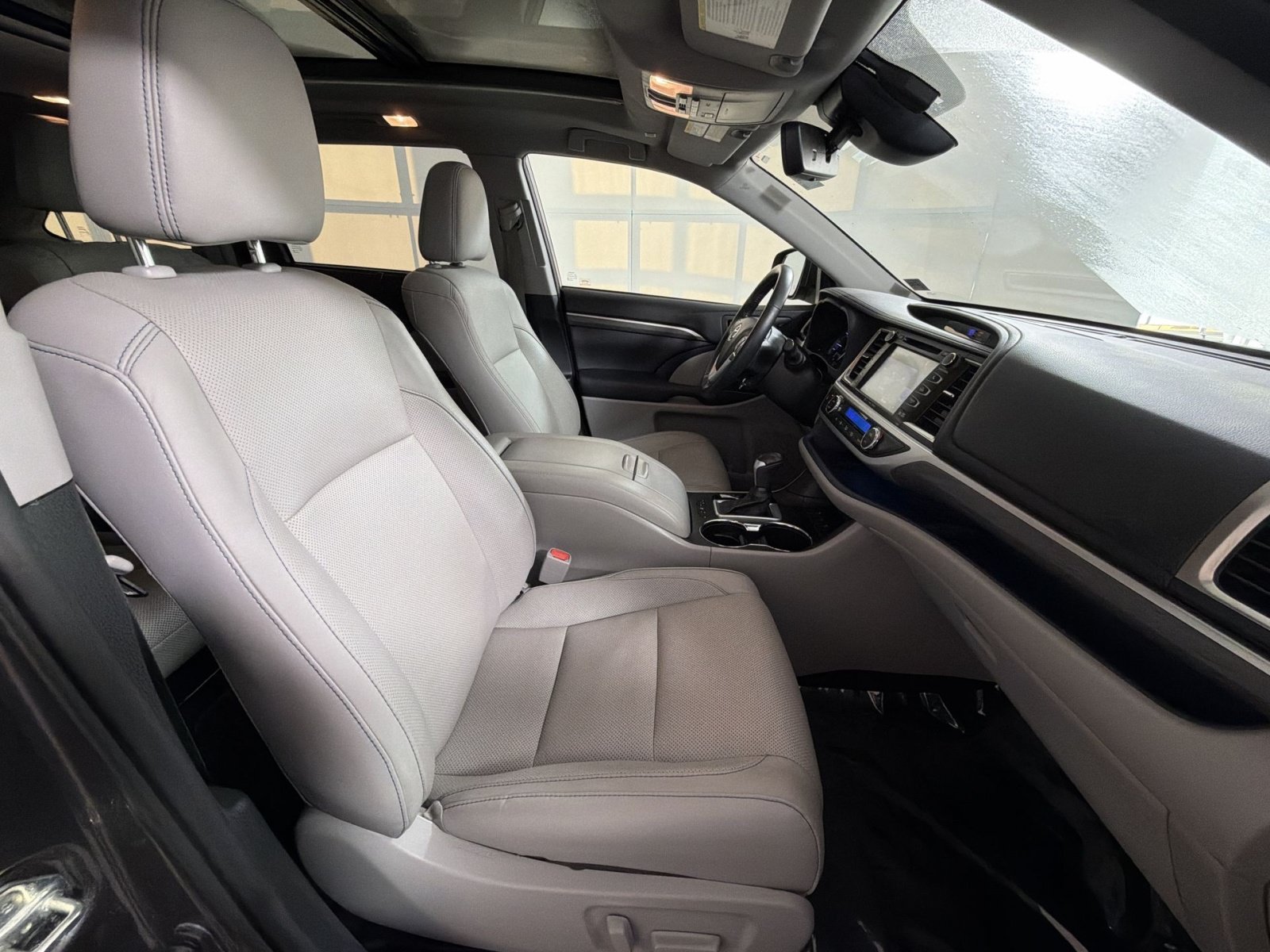 Used 2019 Toyota Highlander Limited Platinum AWD/4WD image 28