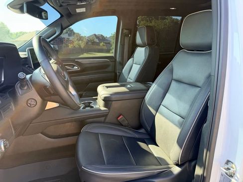 Used 2023 GMC Yukon SLT w/ SLT Premium Package AWD/4WD image 13