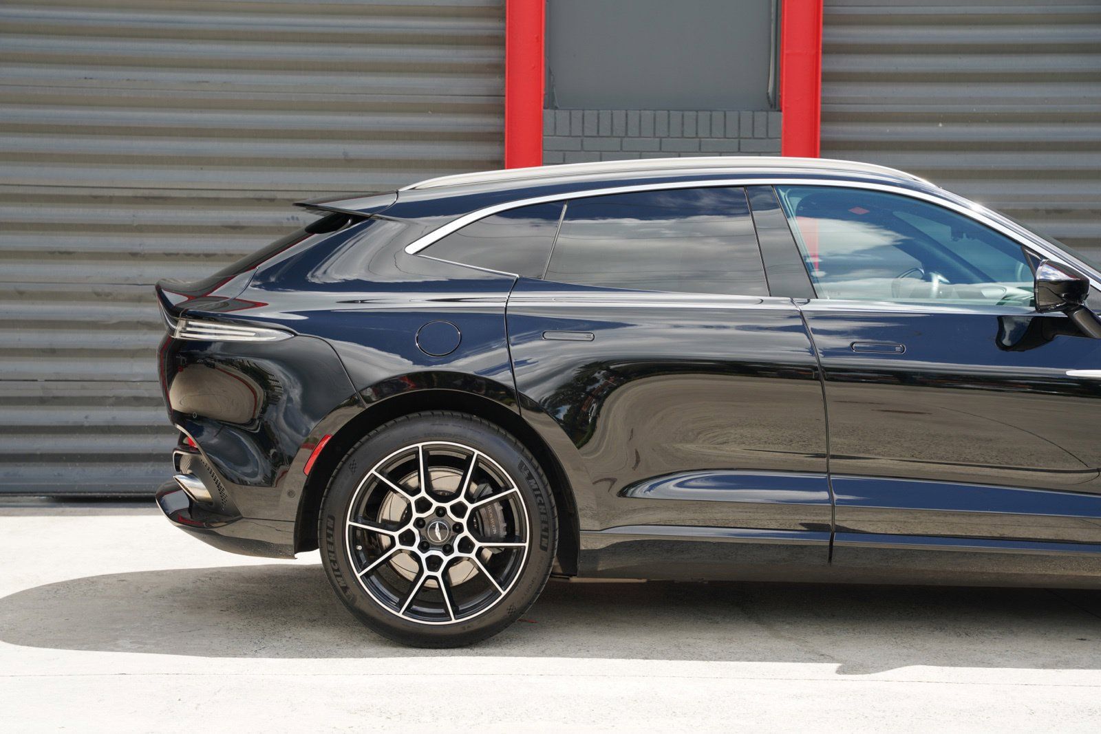 Used 2021 Aston Martin DBX AWD/4WD image 9