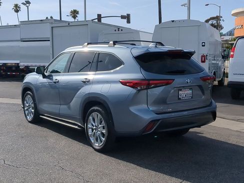 Used 2023 Toyota Highlander Limited FWD image 4