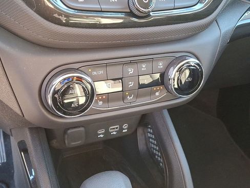 Used 2021 Chevrolet TrailBlazer LT w/ Convenience Package image 21