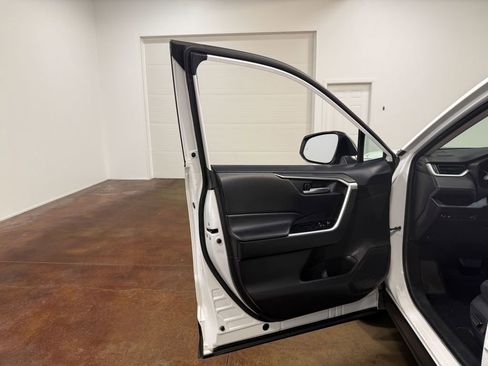 Used 2019 Toyota RAV4 XLE w/ Convenience Package AWD/4WD image 57