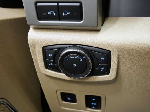Used 2019 Ford F250 Lariat w/ Lariat Ultimate Package AWD/4WD image 26