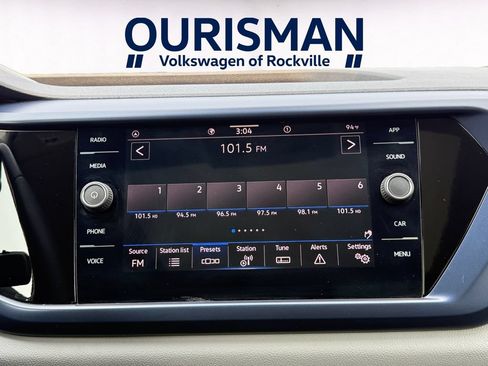 Used 2023 Volkswagen Taos SE w/ Panoramic Sunroof Package FWD image 14