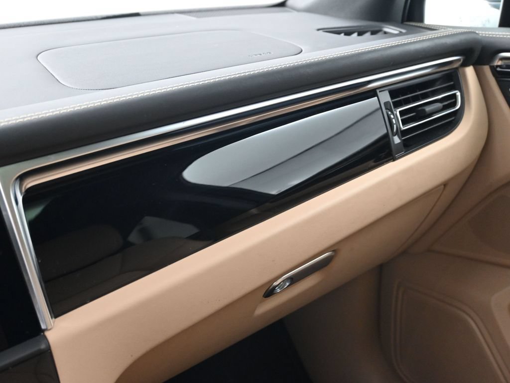 Certified 2023 Porsche Macan AWD/4WD image 23