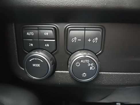 Used 2024 Chevrolet Tahoe Premier AWD/4WD image 46