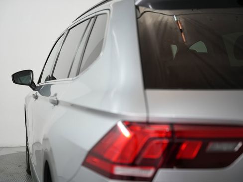 Used 2020 Volkswagen Tiguan SE image 58