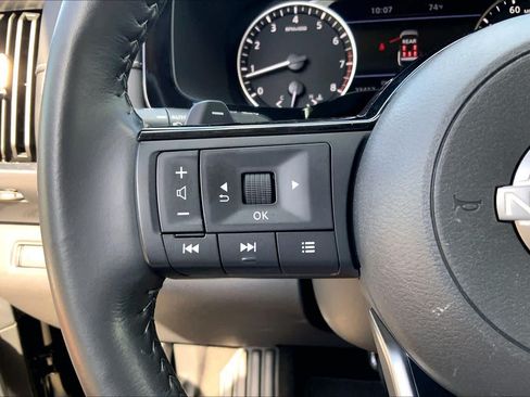 Used 2024 Nissan Pathfinder SL w/ SL Premium Package FWD image 24