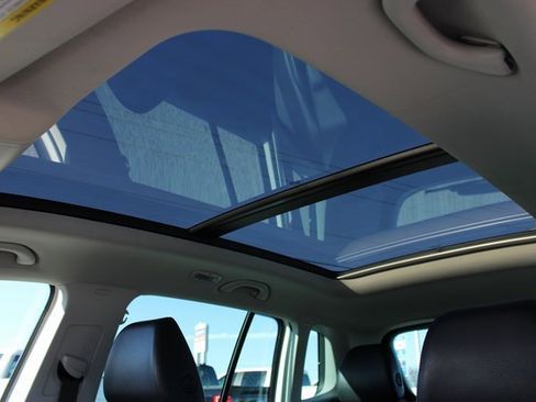 Used 2017 Volkswagen Tiguan Sport image 16