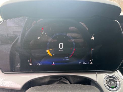 Used 2025 Chevrolet Trax LT w/ LT Convenience Package image 34