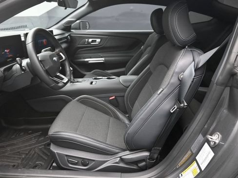 Used 2025 Ford Mustang Coupe RWD image 16
