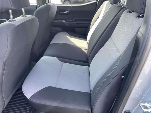 Used 2021 Toyota Tacoma TRD Sport image 17