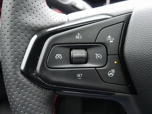 Used 2025 Chevrolet Trax RS w/ Sunroof Package image 12