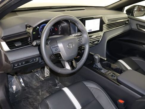 Used 2025 Toyota Camry SE w/ Convenience Package FWD image 25