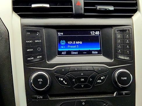 Used 2016 Ford Fusion SE FWD image 18