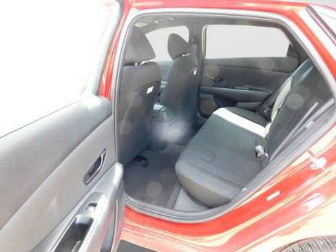 Certified 2025 Hyundai Elantra Sport FWD image 10