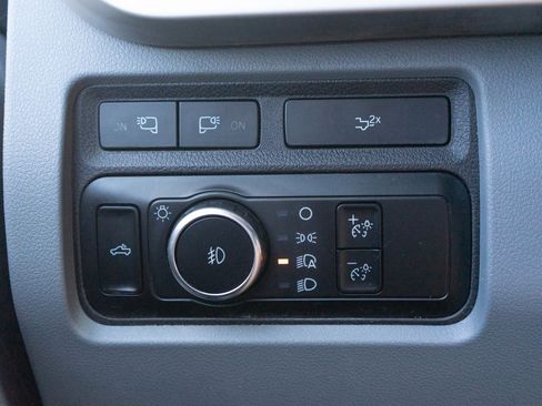 Used 2023 Ford F250 XLT w/ XLT Premium Package AWD/4WD image 18