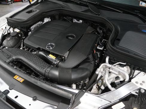 Used 2022 Mercedes-Benz GLC 300 4MATIC image 46