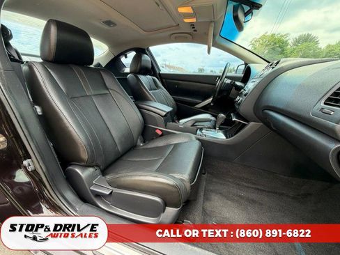 Used 2010 Nissan Altima 2.5 S w/ Premium Pkg FWD image 16