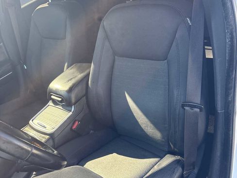 Used 2019 Chrysler 300 Touring image 7