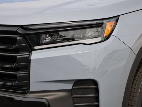 New 2026 Honda Pilot Sport image 3