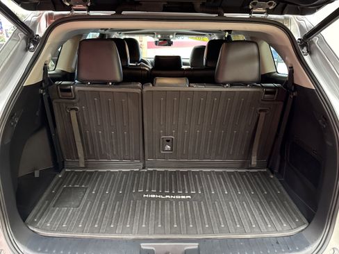 Used 2022 Toyota Highlander XLE image 23