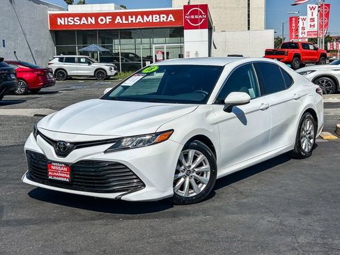 Used 2018 Toyota Camry LE FWD image 2