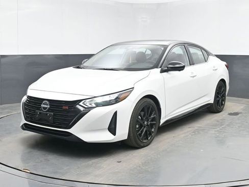 Used 2025 Nissan Sentra SR w/ SR Premium Package image 5