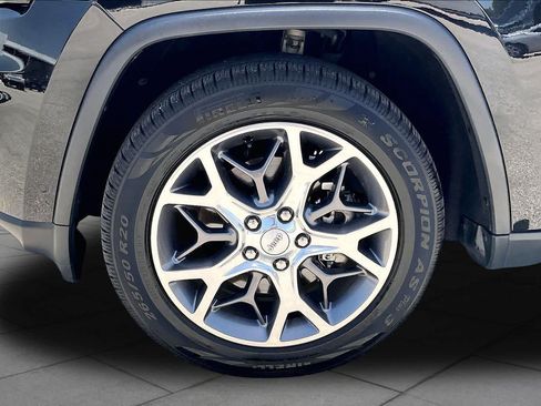 Used 2022 Jeep Grand Cherokee Limited w/ Tech Group RWD image 11