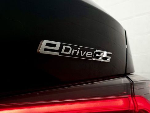 Used 2023 BMW i4 eDrive35 RWD image 9