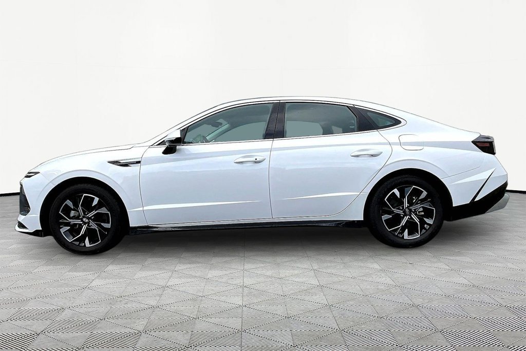 Used 2025 Hyundai Sonata SEL FWD image 4